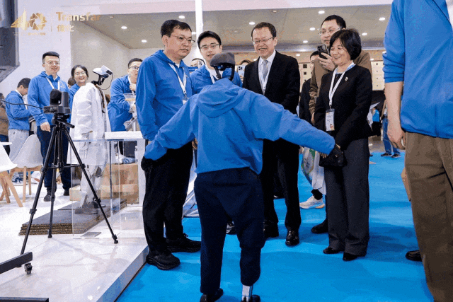 1779069300365529nTk8.gif 3.gif
